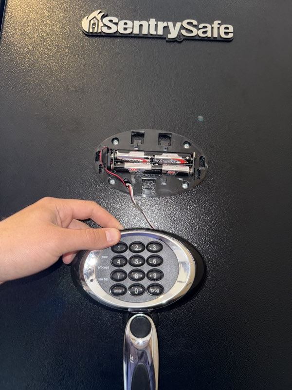 Safe opened and the electronic keypad lock reset without damage